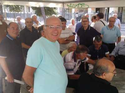 I pensionati del giardino Lubich, alle spalle della chiesa russa